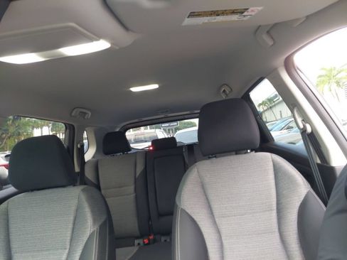 Used 2021 Nissan Rogue S FWD image 7