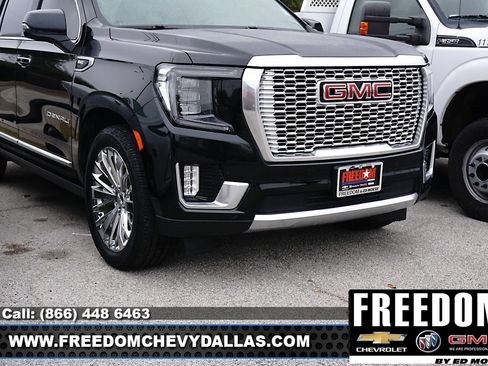 Used 2021 GMC Yukon XL Denali w/ Denali Premium Package image 4