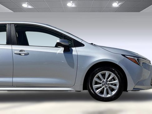 Used 2024 Toyota Corolla LE w/ LE Convenience Package FWD image 33