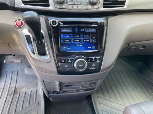 Used 2014 Honda Odyssey Touring Elite image 24