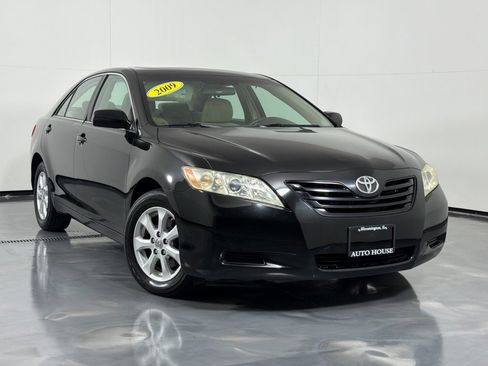 Used 2009 Toyota Camry LE FWD image 2