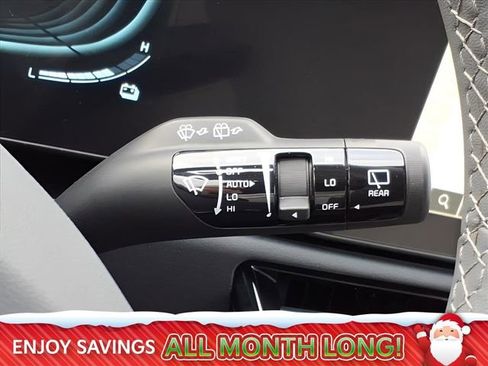 Used 2024 Kia Niro EX image 31