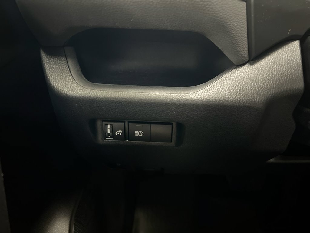 Used 2024 Toyota RAV4 LE AWD/4WD image 18
