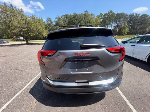 Used 2021 GMC Terrain SLT w/ Infotainment Package II FWD image 7