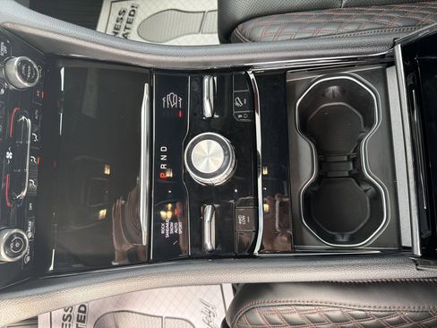 Used 2022 Jeep Grand Cherokee Summit w/ Luxury Tech Group V AWD/4WD image 20