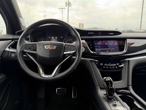 Used 2025 Cadillac XT6 Sport w/ Technology Package AWD/4WD image 17