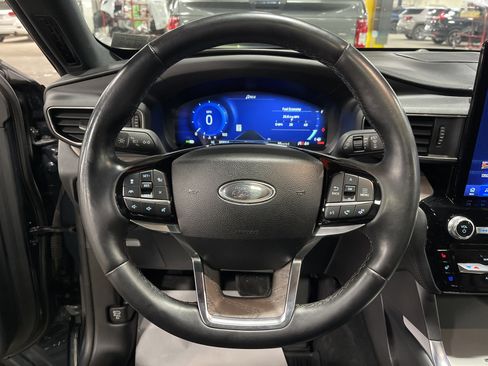 Used 2022 Ford Explorer Platinum w/ Equipment Group 601A image 19
