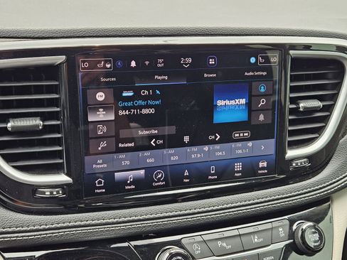 Used 2023 Chrysler Pacifica Limited FWD image 19