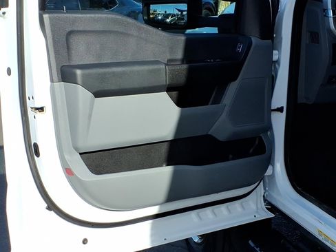 Used 2023 Ford F550 4x4 Regular Cab Super Duty image 18