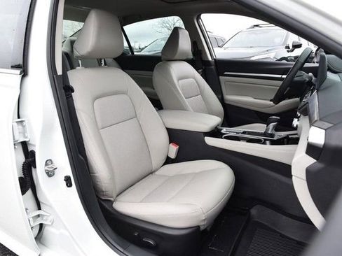 Certified 2025 Nissan Altima 2.5 SL image 23