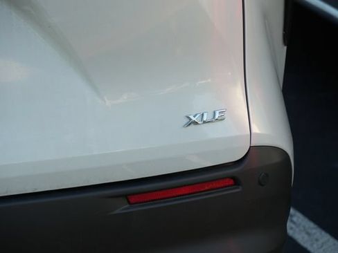 Used 2025 Toyota Sienna XLE w/ XLE Plus Package FWD image 5