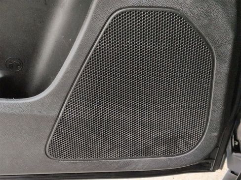 Used 2019 Jeep Cherokee Limited image 30