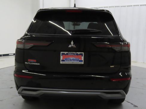 New 2025 Mitsubishi Outlander SE image 4