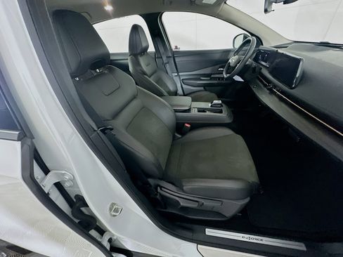 Used 2024 Nissan Ariya AWD image 32