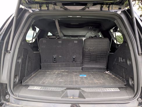 Used 2025 Chevrolet Suburban High Country AWD/4WD image 11
