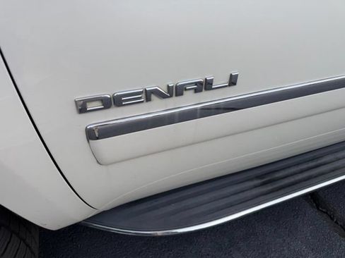 Used 2014 GMC Yukon Denali AWD/4WD image 9