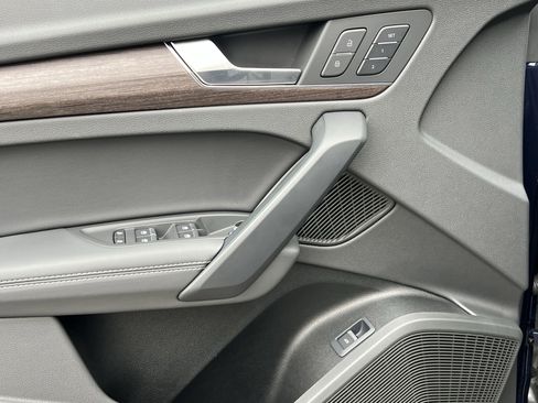 Used 2025 Audi Q5 2.0T Premium Plus w/ Premium Plus Package image 11