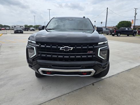 Used 2025 Chevrolet Suburban Z71 image 8