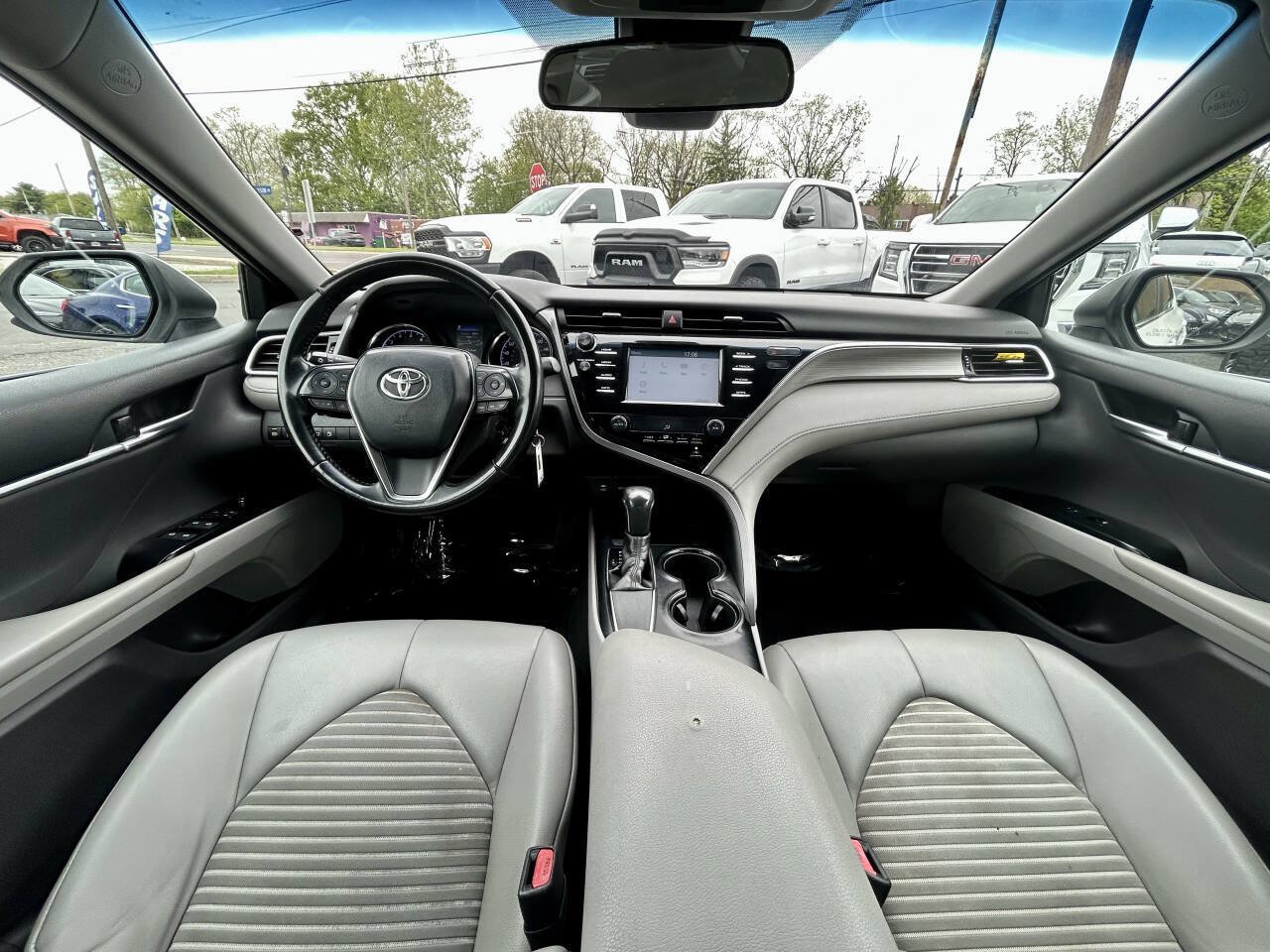 Used 2018 Toyota Camry SE FWD image 23