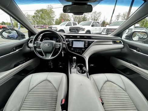 Used 2018 Toyota Camry SE FWD image 23