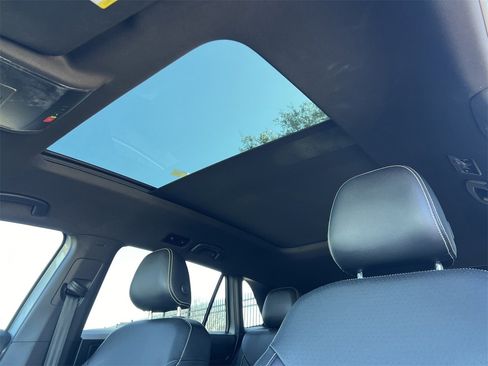 Used 2022 Volkswagen Atlas Cross Sport SE image 29