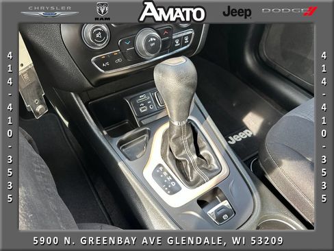 Used 2015 Jeep Cherokee Latitude FWD image 30