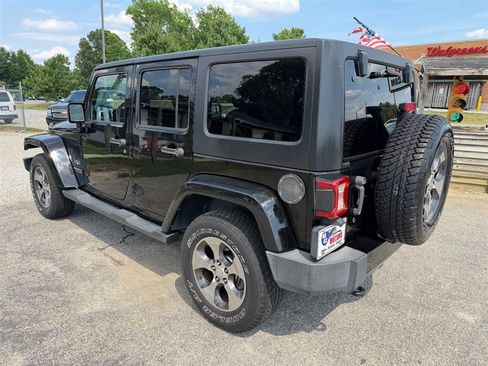 Used 2016 Jeep Wrangler Unlimited Sahara w/ Connectivity Group AWD/4WD image 3