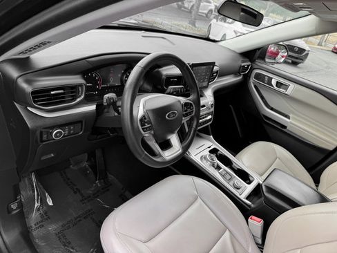 Used 2024 Ford Explorer XLT w/ Equipment Group 202A image 11