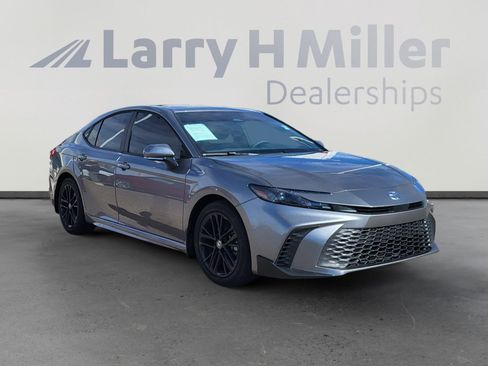 Used 2026 Toyota Camry SE w/ Multimedia Upgrade Package image 7