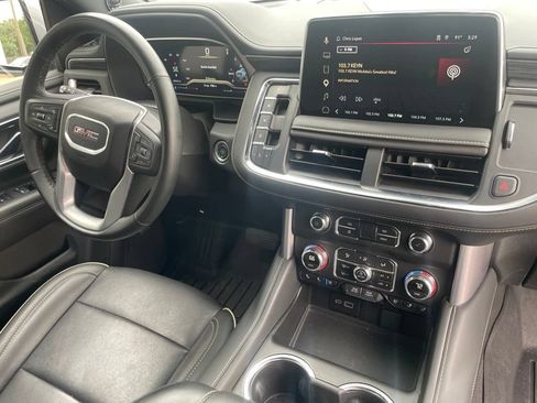 Used 2024 GMC Yukon SLT w/ SLT Luxury Package AWD/4WD image 22