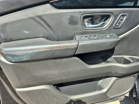 Used 2025 Honda Pilot TrailSport image 14