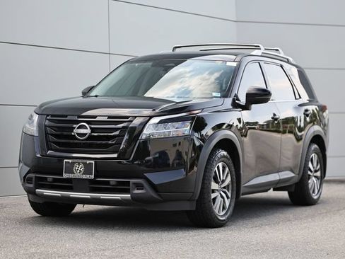 Used 2023 Nissan Pathfinder SL w/ Black Appearance Package AWD/4WD image 1