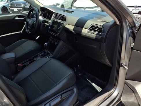 Used 2020 Volkswagen Tiguan SE FWD image 23