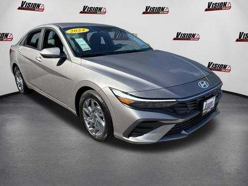 Used 2024 Hyundai Elantra SEL FWD image 3