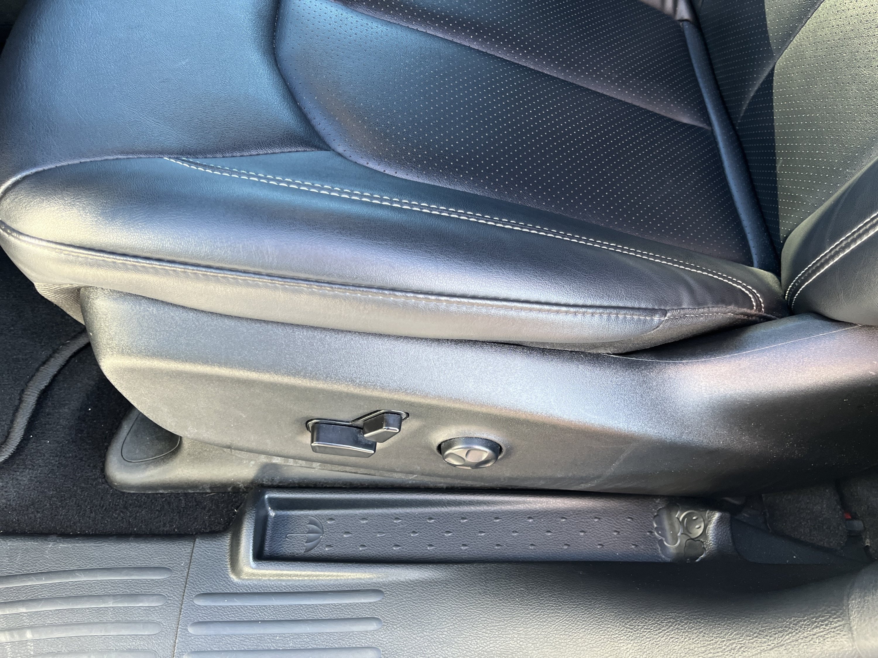 Used 2025 Chrysler Pacifica Select FWD image 14