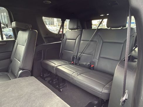 Used 2025 Chevrolet Suburban Z71 image 21