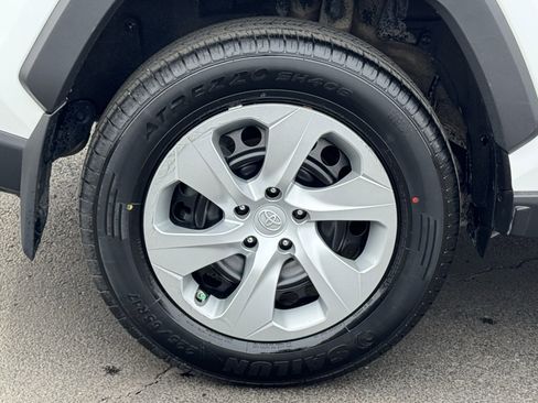 Used 2021 Toyota RAV4 LE image 36