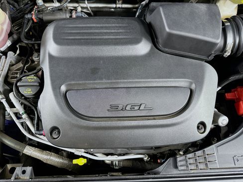 Used 2020 Chrysler Pacifica Touring-L image 32