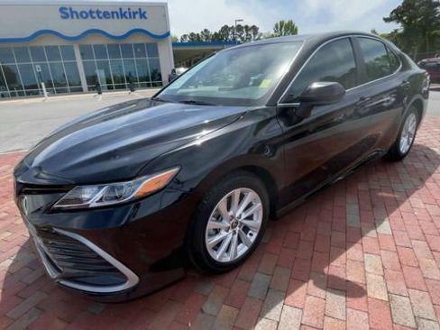 Used 2024 Toyota Camry LE FWD image 5