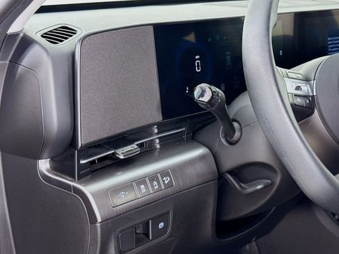 Used 2025 Hyundai Kona SE image 10