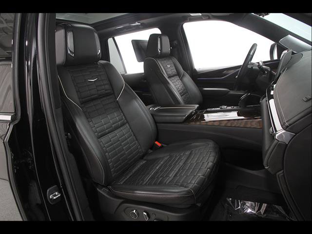 Used 2023 Cadillac Escalade Premium Luxury Platinum w/ Heavy-Duty Trailer Package AWD/4WD image 20