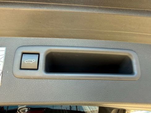 Used 2024 Toyota Highlander XLE image 46