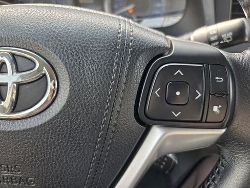Used 2015 Toyota Sienna XLE w/ XLE Navigation Package image 31