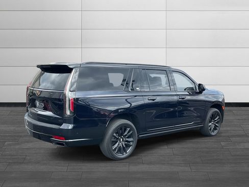 Certified 2022 Cadillac Escalade ESV Sport w/ Touring Package image 5