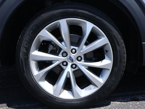 Used 2021 Ford Explorer Platinum w/ Equipment Group 601A AWD/4WD image 30