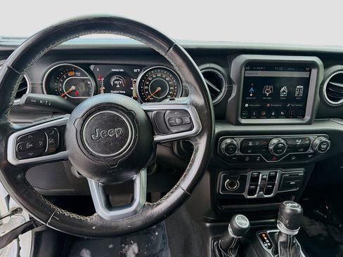 Used 2019 Jeep Wrangler Unlimited Sahara AWD/4WD image 10
