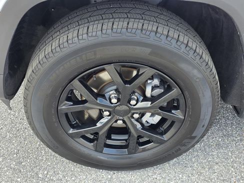 Used 2025 Jeep Grand Cherokee Altitude image 35