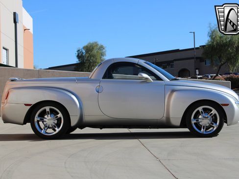 Used 2005 Chevrolet SSR w/ Preferred Equipment Group image 23