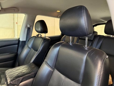 Used 2019 Nissan Pathfinder SL FWD image 14