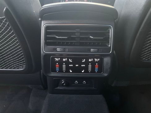 Used 2022 Audi RS Q8 4.0T image 34